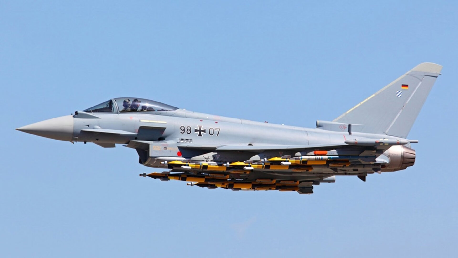 爱游戏体育app-地方政府联合推动足球运动发展，打造特色足球小镇，《关于开展全国足球发展重点城市建设工作的指导意见》